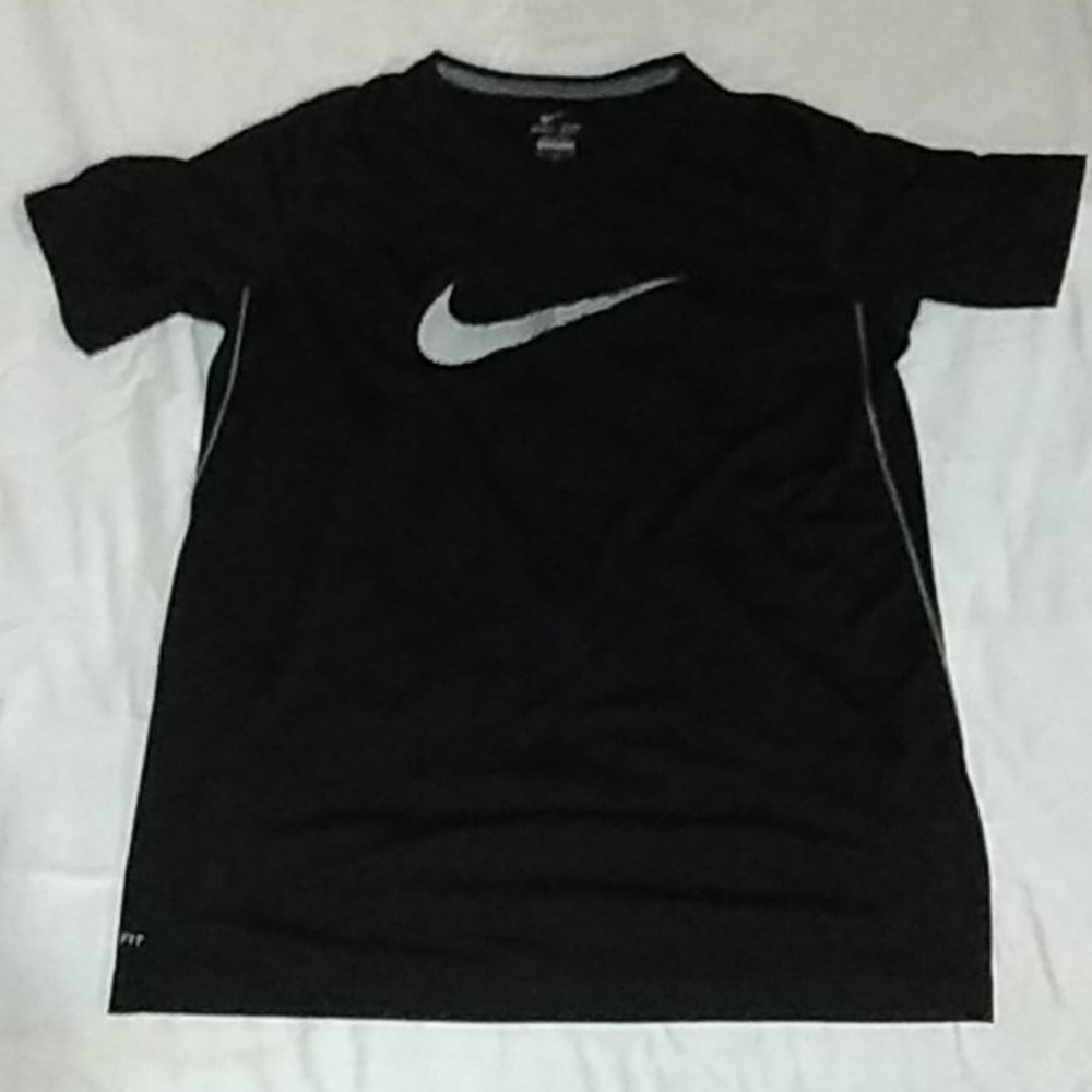 2 for$10❤️❤️Nike tshirts youth XL